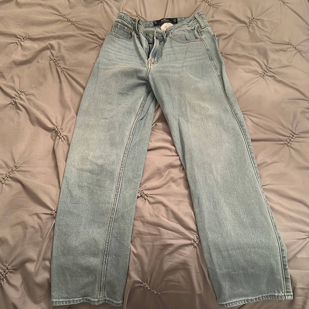 Hollister High-Rise Straight Jeans